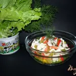 Салат из крабовых палочек и апельсина.