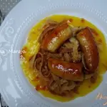 Блинная лапша с карамелизированными бананами и апельсиновым соусом