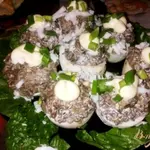Фаршированные грибами яйца