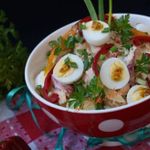 Салат из савойской капусты с хурмой и перепелиными яйцами