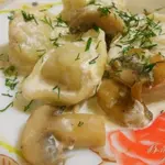 Пельмешки с грибами в горшочках
