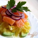Салат с семгой, апельсином и авокадо