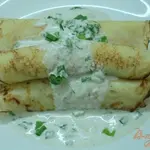 Блины с картошкой и соусом из салаки