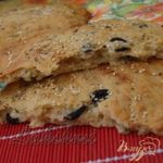 Фокачча с пряными травами и маслинами