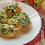 Курица в рукаве с чесночным соусом