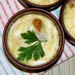 Яйца, запеченные с черри и зеленью