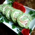 Рулет из брокколи с семгой.