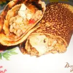 Фаршированные блины с курицей и рисом
