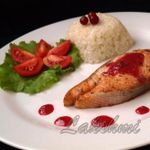 Нежная сёмга под клюквенным соусом