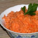 Морковный салат со сметаной