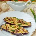 Баклажаны фаршированные курицей и грибами