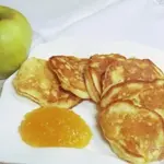 Оладьи с яблоками