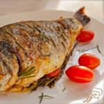 Дорада запеченная в духовке с розмарином
