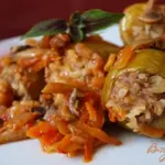 Фаршированный перец с подливой из грибов