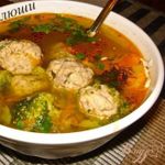 Суп с фрикадельками и брокколи