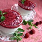Кокосовый десерт с вишней