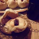 Яблоки, фаршированные корицей и изюмом в слоёном тесте