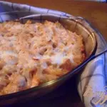 Запеканка из макарон с индейкой в сырном соусе.