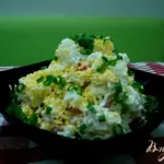 Салат из крабовых палочек с рисом и огурцом