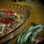 Открытый пирог с томатами, козьим сыром и шалфеем