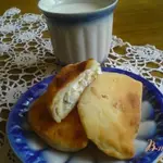 Жареные пирожки с творогом и мятой