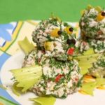 Салат с рисом и крабовыми палочками Дракончики