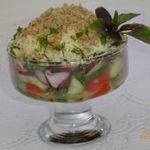 Овощной салат с брынзой и орехами