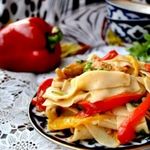 Салат Янгелик с домашней лапшой,курицей и овощами