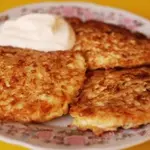 Сырные оладьи из вермишели