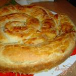 Пирог из слоеного теста с начинкой ассорти
