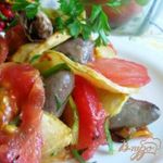Салат теплый с овощами и куриными сердечками