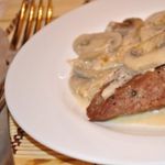 Запеченная говядина под грибным соусом