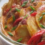Шницели, запеченные с картофелем и помидорами по-турецки