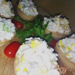 Салат с тунцом, рисом и овощами