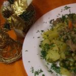 Рагу из индейки с репой и зеленым горошком