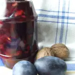 Сливовое варенье с орехами и бальзамом