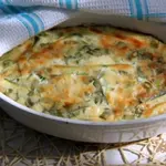 Запечённый омлет с творогом, зеленью и кабачками