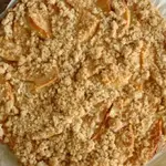 Яблочный пирог с карамельной крошкой