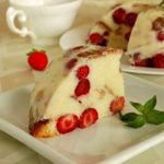 Десерт Бисквит с клубникой