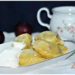 Вареники паровые со сливами.