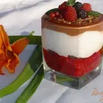Малиновый десерт с шоколадом