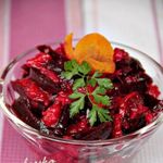 Салат из свеклы, груши и кураги с пикантной заправкой