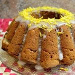 Банановый кекс с маком и лимонной глазурью
