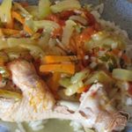 Куриные ножки в овощном соусе.