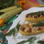 Жюльен с курицей в кабачковых лодочках