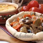 Грибной гуляш в хлебных мисочках