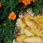 Трубочки с сыром и копчёными колбасками.