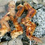 Шашлык из куриных крыльев в горчичном маринаде с кунжутом
