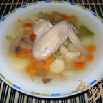 Овощной суп с куриными крылышками