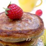 Клубнично-маковые десертные оладьи